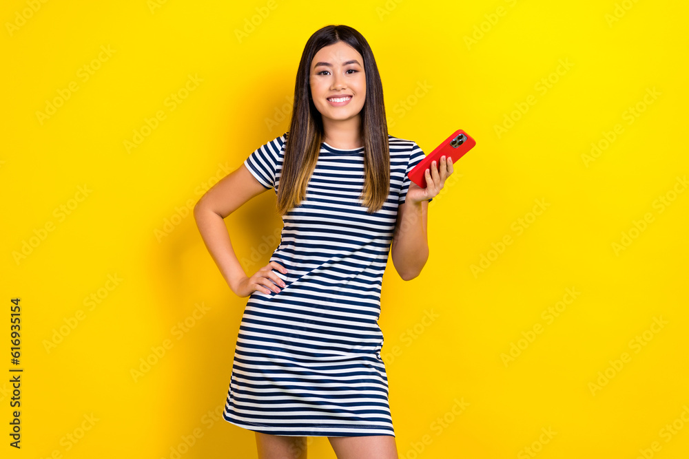 Photo of cheerful lovely lady wear stylish clothes hold modern gadget promoting device shop isolated on yellow color background Photo of cheerful lovely lady wear stylish clothes hold modern gadget promoting device shop isolated on yellow color background