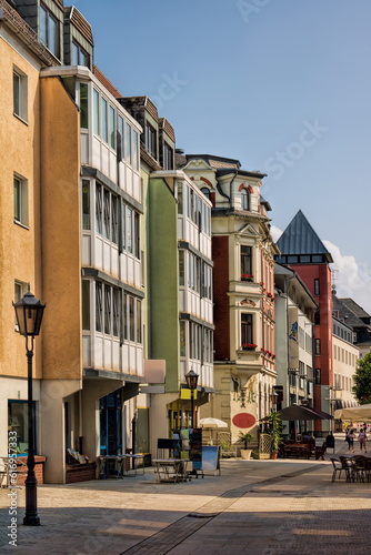 crimmitschau, deutschland - einkaufsmeile im stadtzentrum