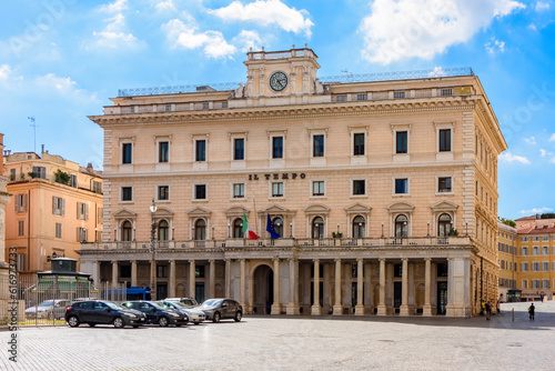 Cuadro en lienzo Palazzo Wedekind palace on Piazza Colonna square, Rome, Italy