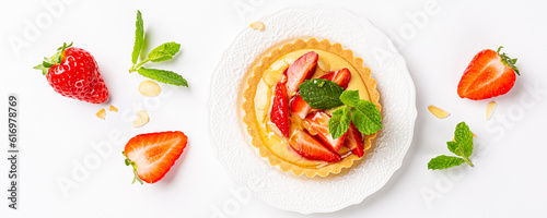 Fotografi Flat lay banner with strawberry mini cake tartlet with vanilla custard, sprinkled with almond flakes and mint leaves over white background