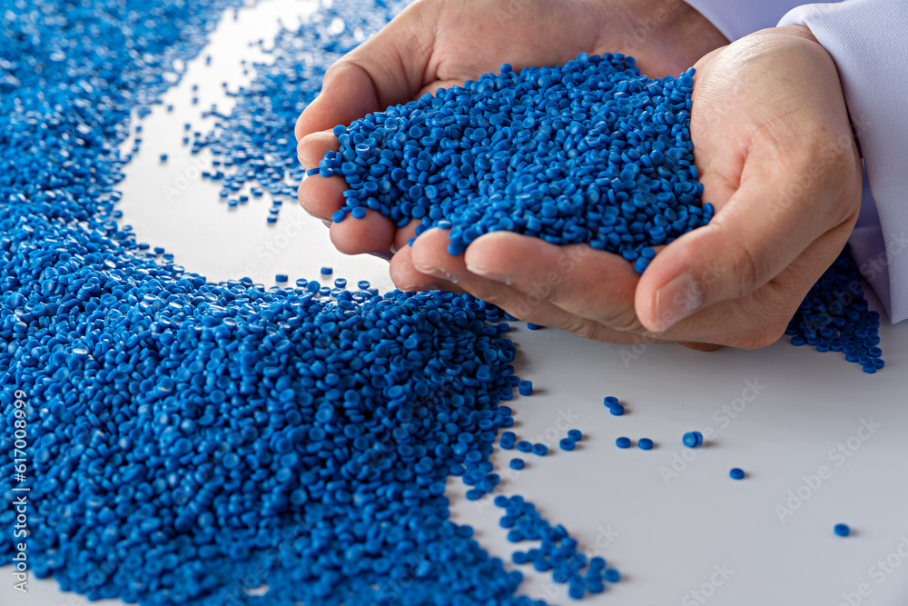 White plastic grain, plastic polymer granules,hand hold Polymer pellets, Raw materials for making water pipes, Plastics from petrochemicals and compound extrusion, resin from plant polyethylene. White plastic grain, plastic polymer granules,hand hold Polymer pellets, Raw materials for making water pipes, Plastics from petrochemicals and compound extrusion, resin from plant polyethylene.