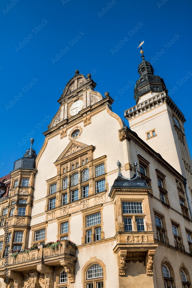 werdau, deutschland - altes rathaus mit erker und turm im stil der neorenaissance