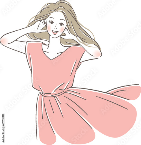 笑顔で髪をかきあげる女性