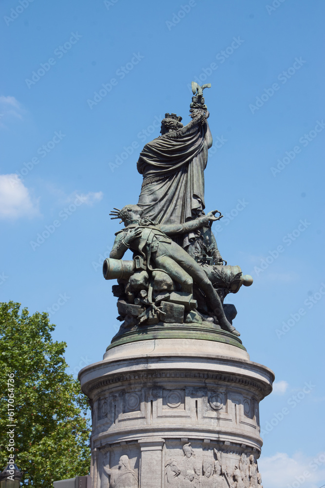 Statue à Paris