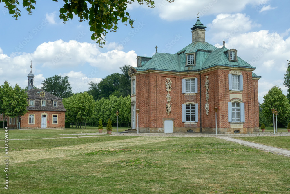 Historisches Schloss Clemenswerth und Pavillon bei Sögel Historisches Schloss Clemenswerth und Pavillon bei Sögel