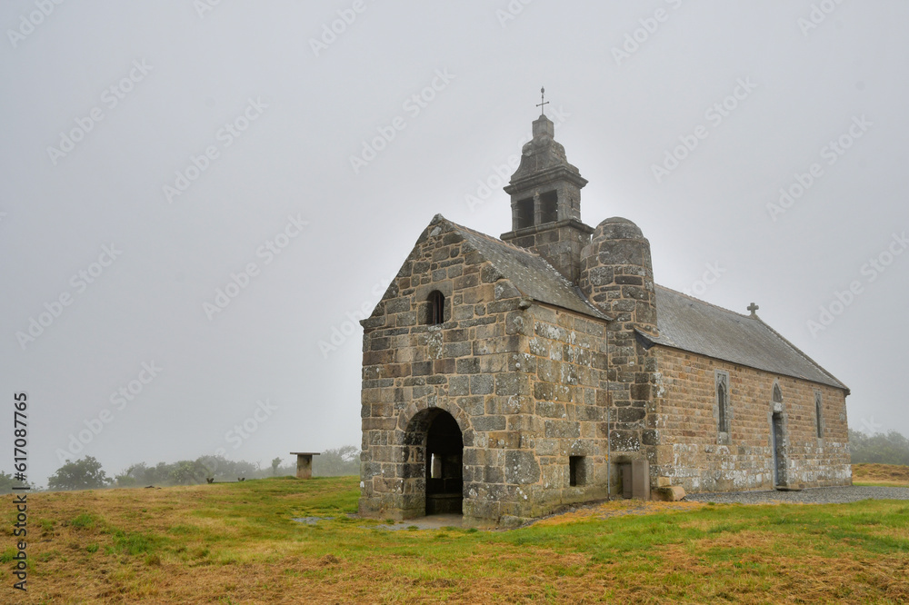 La chapelle Saint-Hervé.au sommet du Menez Bré en Bretagne