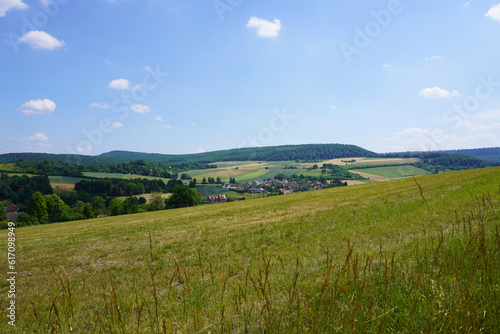 Blick auf den Ort Kaierde in der N  he von Delligsen im Hils in Niedersachsen