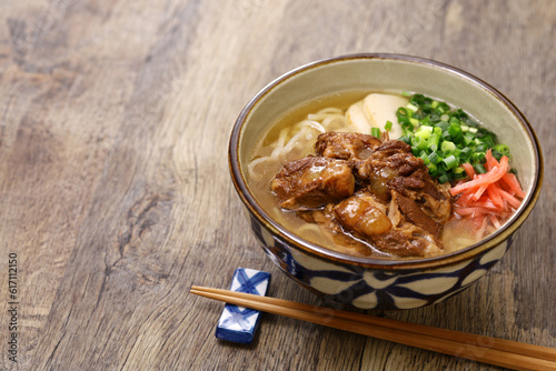 Foto cartilage soki soba noodles, an Okinawan Specialty in Japan