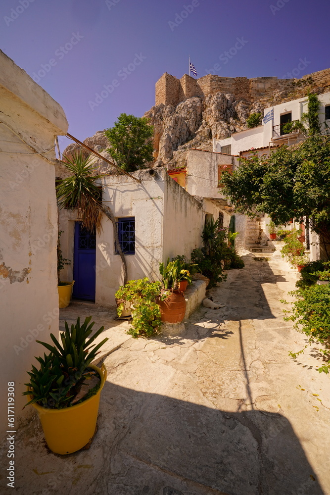 Naklejka premium Narrow street in the old town of Athens at the foot of the Acropolis