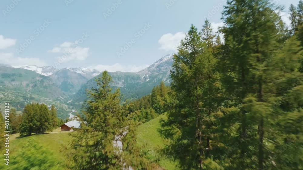 Explore the majestic larch forest in Orcières 1850 valley. With FPV drone footage, immerse yourself in the heart of this alpine ecosystem. Explore the majestic larch forest in Orcières 1850 valley. With FPV drone footage, immerse yourself in the heart of this alpine ecosystem.