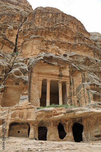 jordania pequeña petra templo tumba ciudad perdida nabateo desfiladero rosa esculpida en la roca 4M0A1358-as23