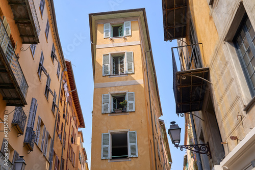 Obraz na płótnie Old Town of Nice city in France, narrow apartment building with shuttered windows n historical district Vieille Ville w salonie