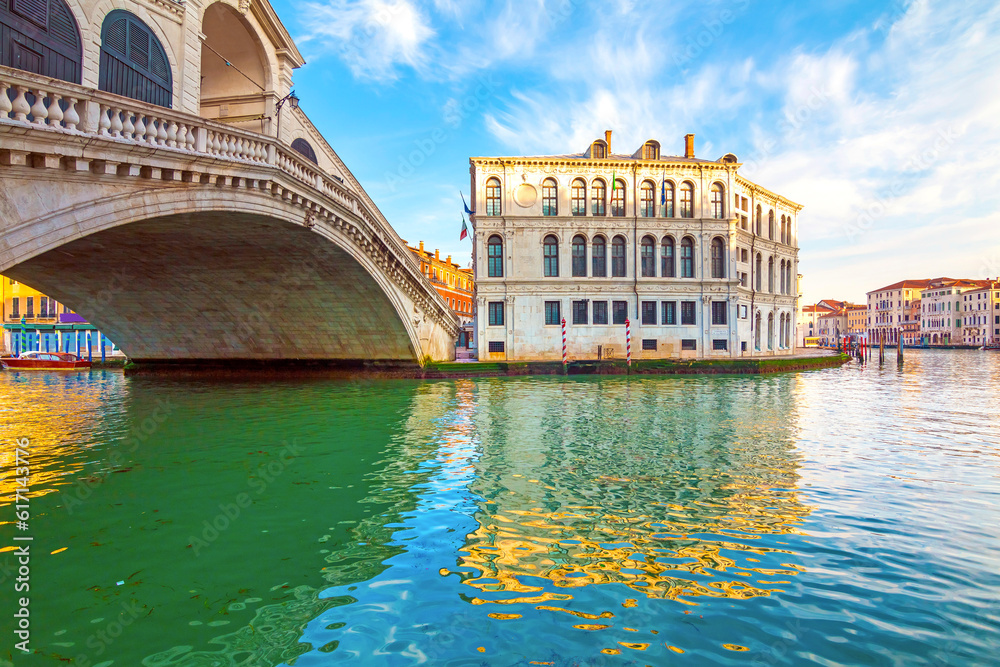 Obraz premium Sunrise view of beautiful Venice. Architecture and landmarks of Venice. Bridge Rialto in background , Italy