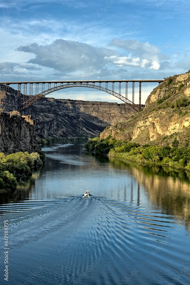 Boat cruises on the Snake River.