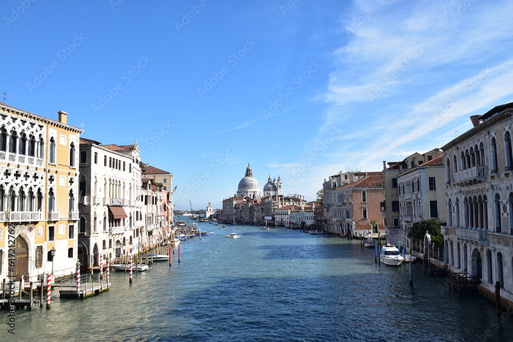 水の都・ヴェネツィアの運河と水路