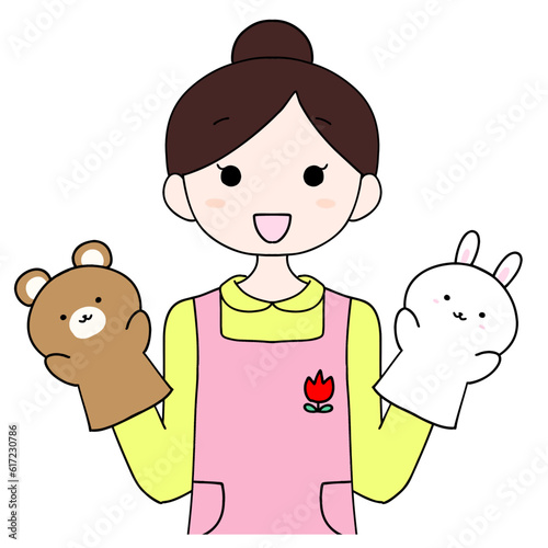 笑顔で人形劇をする若い保育士の女性