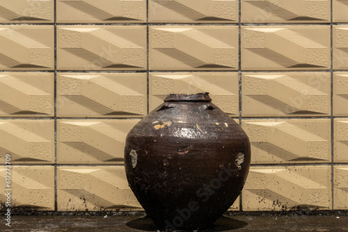 an old vase in front the wall