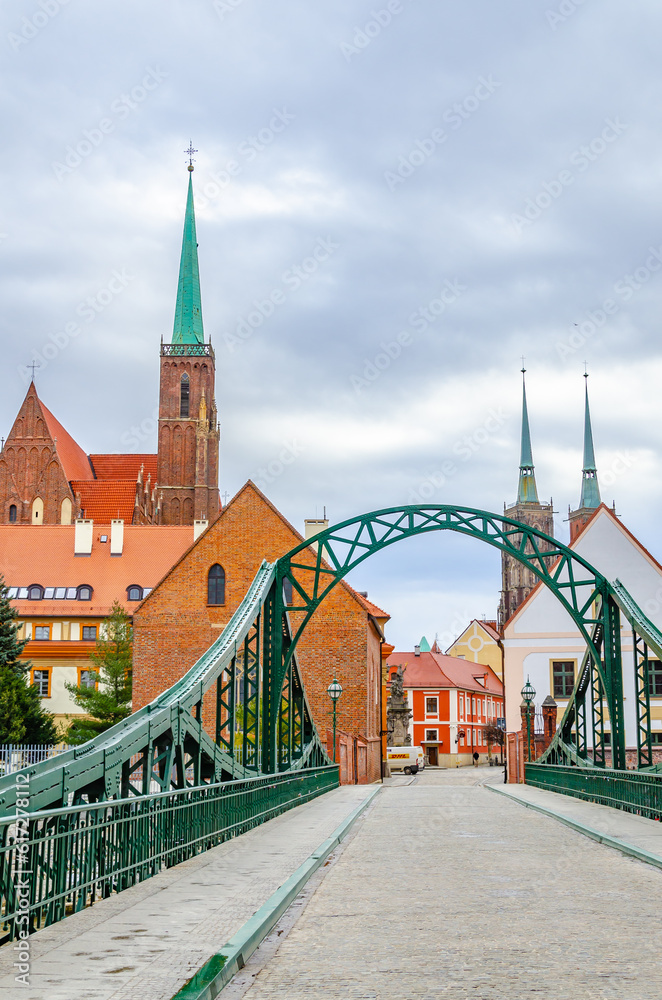 Obraz premium view of the old town and bridge, Wrocław, Poland 