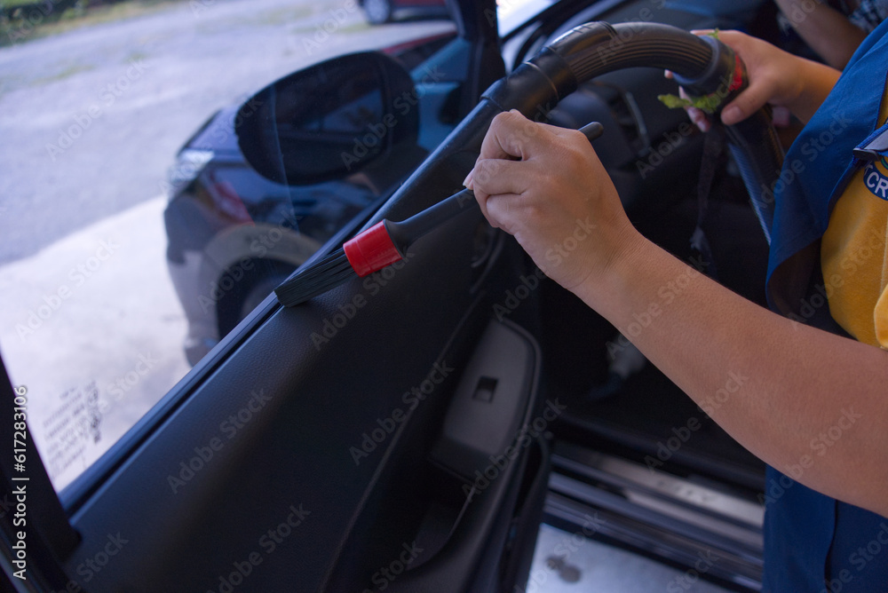 Naklejka premium cleaning the car