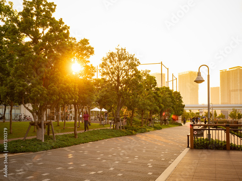 豊洲ぐるり公園の夕景　水辺の風が気持ち良い