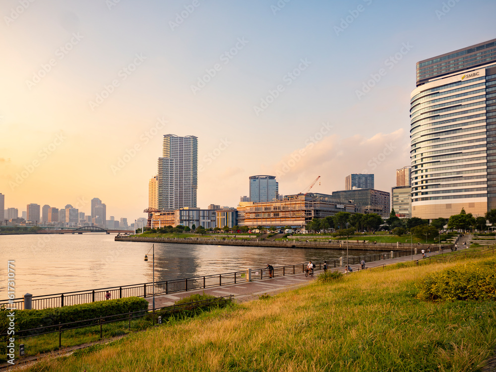 豊洲ぐるり公園の夕景 水辺の風が気持ち良い