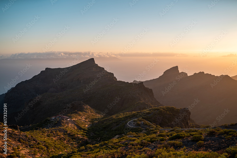 Obraz premium sunset over the mountains