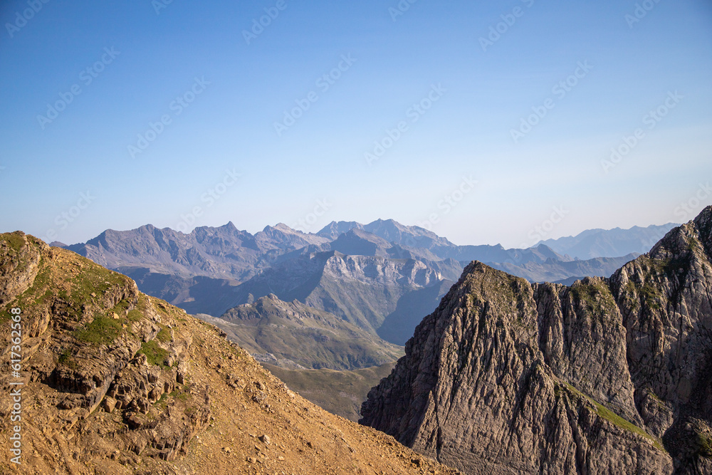 Photo de paysage de montagne de la vallée de Gavarnie en France