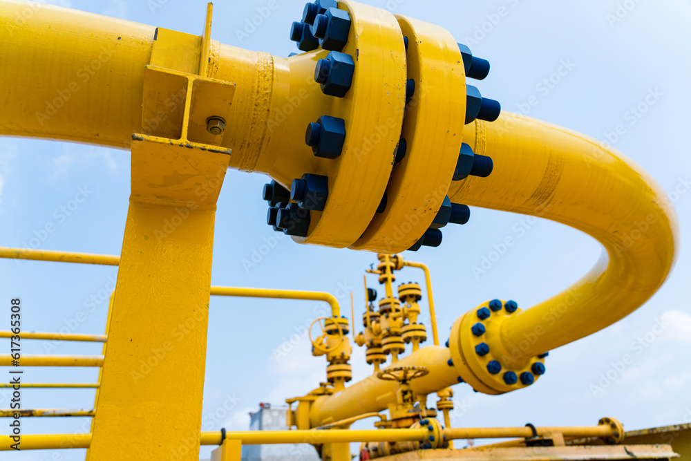 piple line Oil and gas processing plant with pipe line valves.Steel pipelines and valves.Oil pipeline valves in the oil and gas industry. piple line Oil and gas processing plant with pipe line valves.Steel pipelines and valves.Oil pipeline valves in the oil and gas industry.