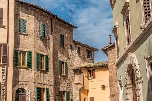 Fototapeta Naklejka Na Ścianę i Meble -  Perugia small and narrow streets in the capitol of Umbria, Italy