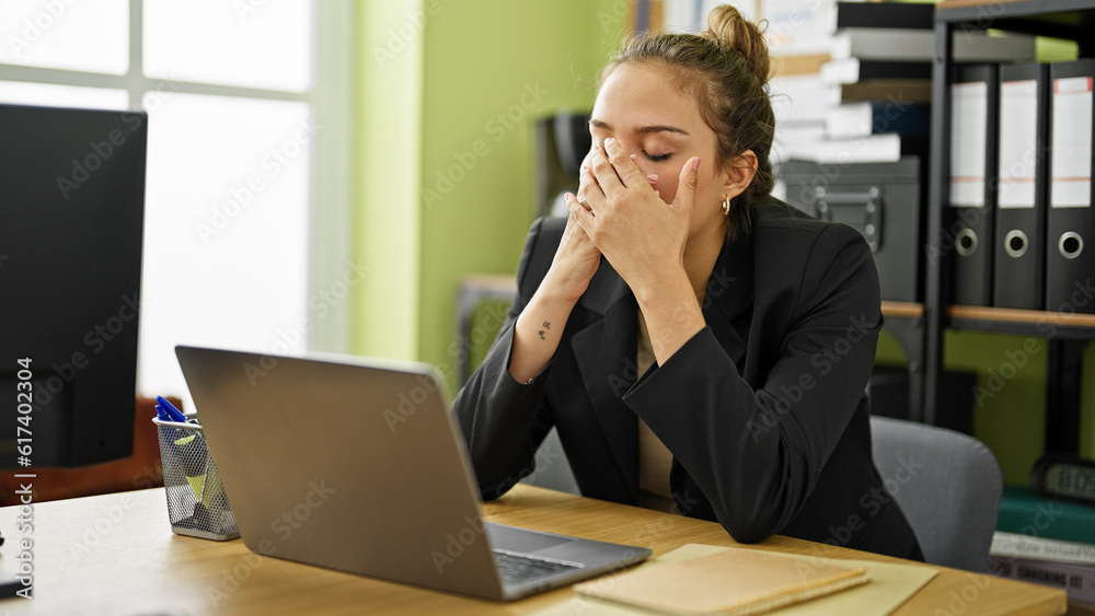 Young beautiful hispanic woman business worker stressed using laptop at office Young beautiful hispanic woman business worker stressed using laptop at office