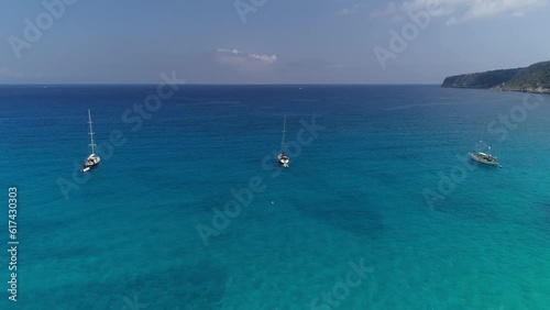 Formentera - Tres barcos en Es Caló a vista de drone