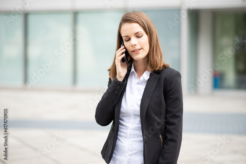 Business woman talking on her mobile cell phone © Minerva Studio