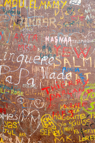 des graffitis sur un canon de d  fense de l   le de Gor  e au large de Dakar ennui Afrique de l Ouest