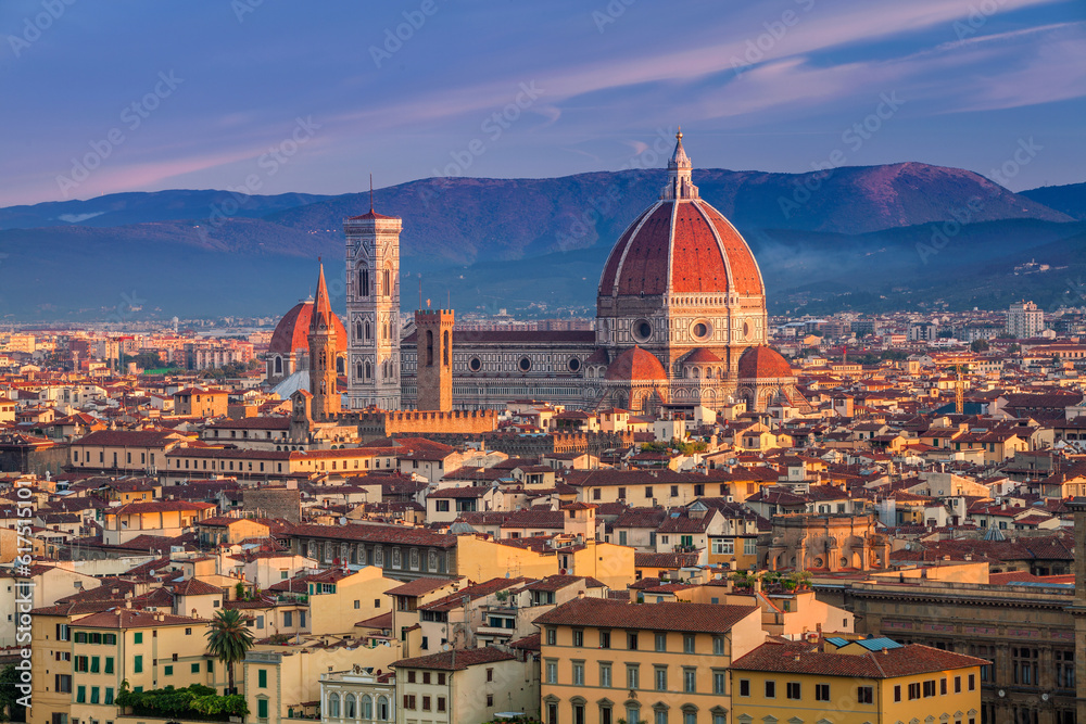 Cityscape image of Florence, Italy during sunrise.
