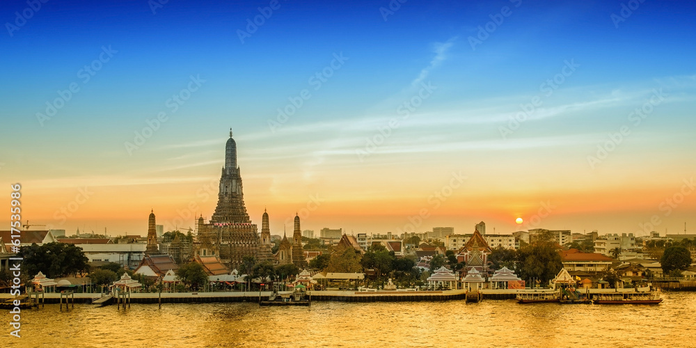 Obraz premium Wat Arun night view Temple in bangkok, Thailand