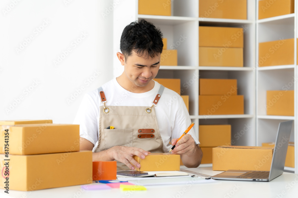 start a small business SME business owners, male entrepreneurs Write the receipt box address. and check orders online To prepare to pack boxes for sale to customers, online sme business ideas start a small business SME business owners, male entrepreneurs Write the receipt box address. and check orders online To prepare to pack boxes for sale to customers, online sme business ideas