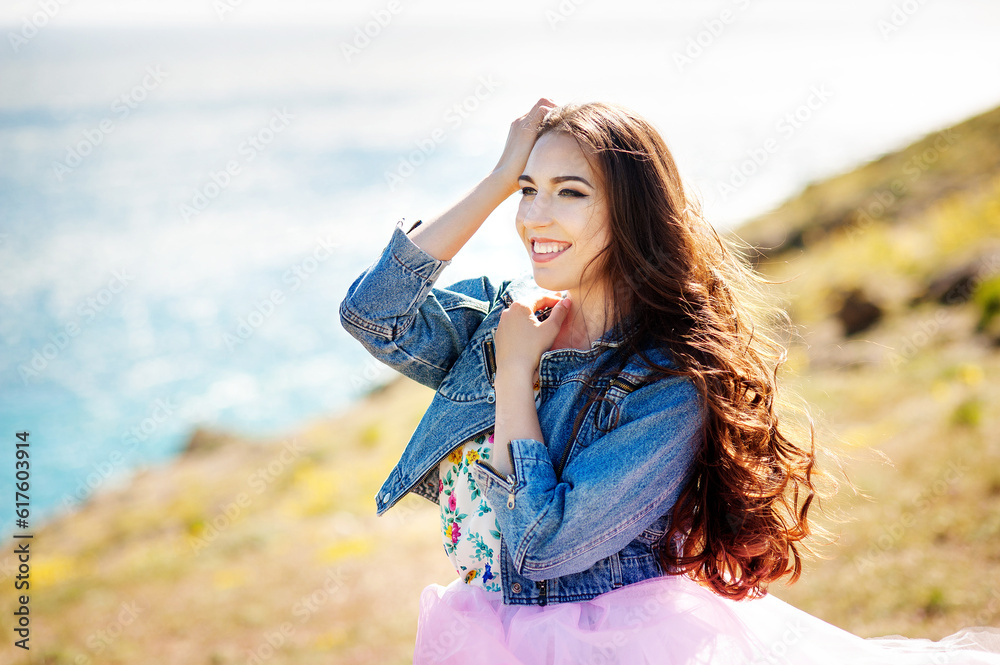 emotional portrait of Fashion stylish portrait of pretty young hipster brunette woman, going crazy, soft colors, cool crazy girl. surprised girl close up