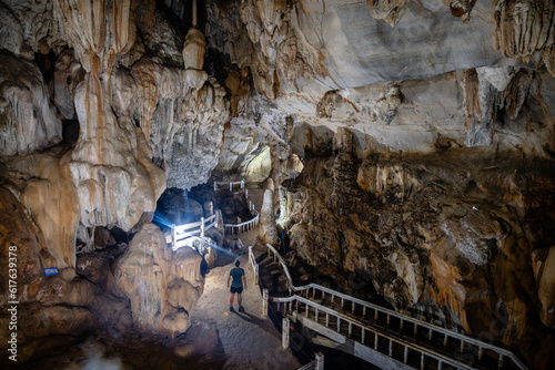 Obraz na płótnie amazing indoor view of phu kham cave in vang vieng, laos w salonie