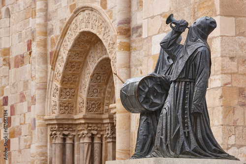 Obraz na płótnie Holy week in Zamora. Traditional processional penitents sculpture. Spain w salonie