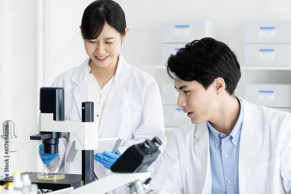 Scientists discussing progress in the laboratory
Scientists discussing progress in the laboratory