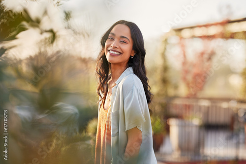 Fototapete Portrait of beautiful happy woman smiling during sunset outdoor