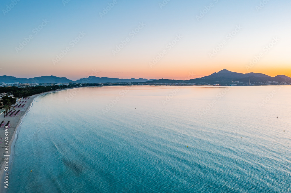 Fototapeta premium sunrise over the beach