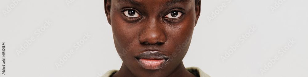 Obraz premium Portrait of young beautiful calm african woman with braided hair