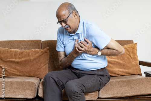 Foto Senior Man in pain with hand on Chest due to heart attack ,