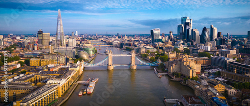 Stampa su tela London Skyline and Tower Bridge Aerial Panoramic Cityscape