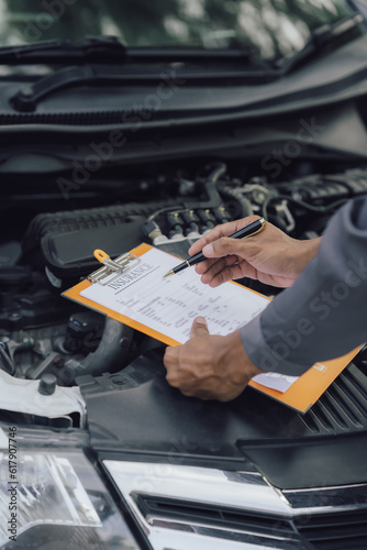 Cuadro en lienzo A car mechanic checks and maintains the engine for the customer