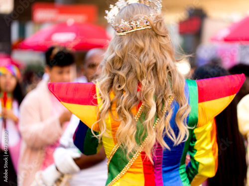 Fantasia colorida com ombreiras.  27ª Parada do Orgulho LGBT+ Avenida Paulista, São Paulo, Brasil. photo
