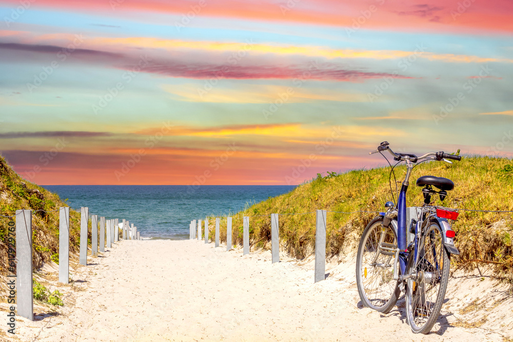 Fototapeta premium Fahrräder am Strand, Ostsee, Deutschland 