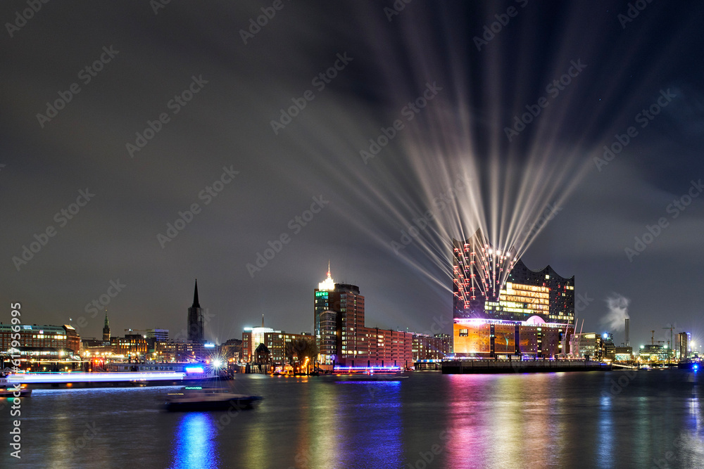 Naklejka premium Elbphilharmonie Elphie Lightshow night