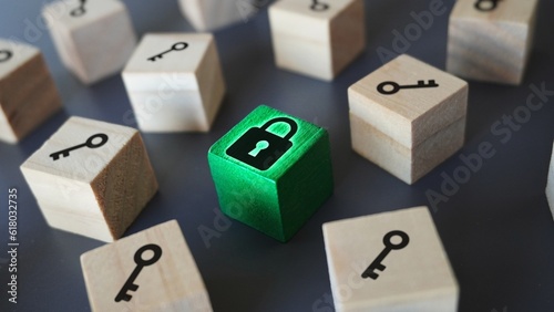 Foto One padlock with many keys, metaphor of problems, solutions and risk management;